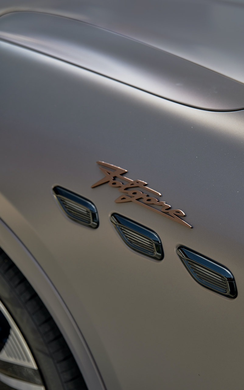 【新聞圖片7】 Grecale Folgore 以 400V 架構與 105 kWh 電池系統帶來 550 hp 馬力與 800 Nm 高扭力輸出，極速達 220 kmh，續航力約 500 km